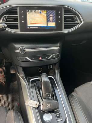 Peugeot 308 2018 image 5