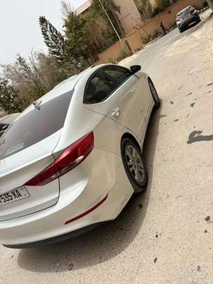 Hyndai elantra image 6