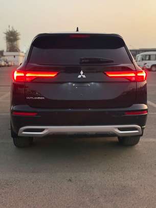Mitsubishi outlander Anne 2023 full option image 11