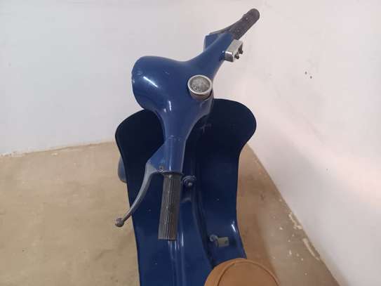 2 VESPA VINTAGE BLANC ET BLEU A RESTAURER image 5