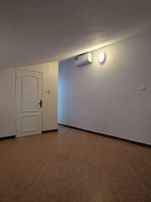 À LOUER – Une Petite Villa R+1 à Ngor image 6