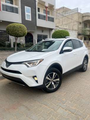 TOYOTA RAV4 XLE image 1