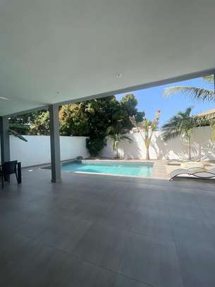Villa plein pied à vendre à la somone 600 m² image 1