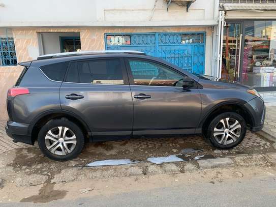 Toyota rav 4 Anne 2018 image 2