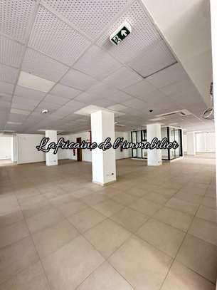 Espace commercial de 1 600 m² à louer sur la VDN image 11