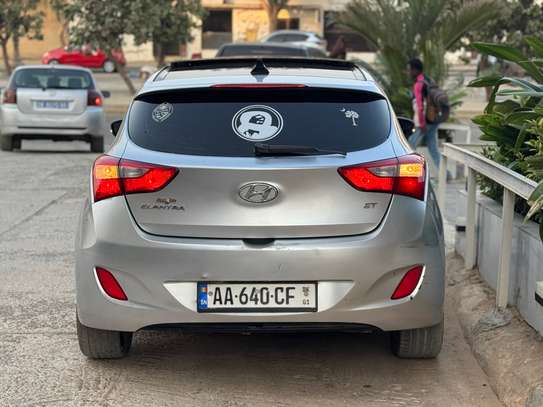 Hyundai Elantra GT image 2