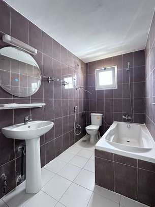 Appartement f4 en location en Almadies image 9