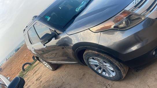 Ford explorer image 3