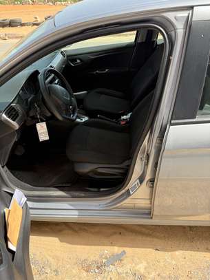 Peugeot 301 essence à vendre à un bon prix. image 3