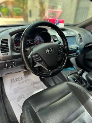 2017 KIA FORTE EX image 8