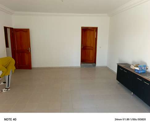 Belle villa à la citée djilly mbaye image 8