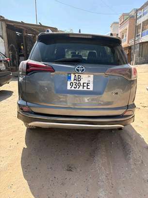 Toyota RAV4 2017 image 2