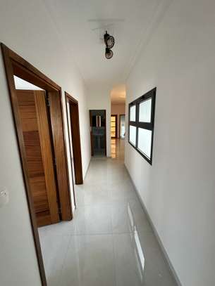 À loué appartement neuf luxe  HANN MARISTE T4 image 4