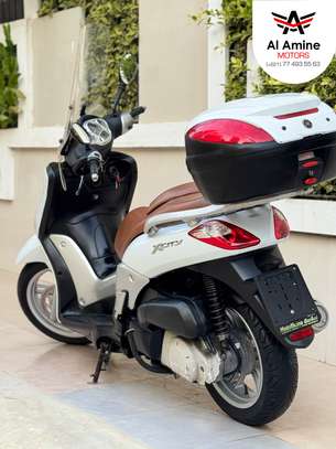 Xcity 250 injection image 1