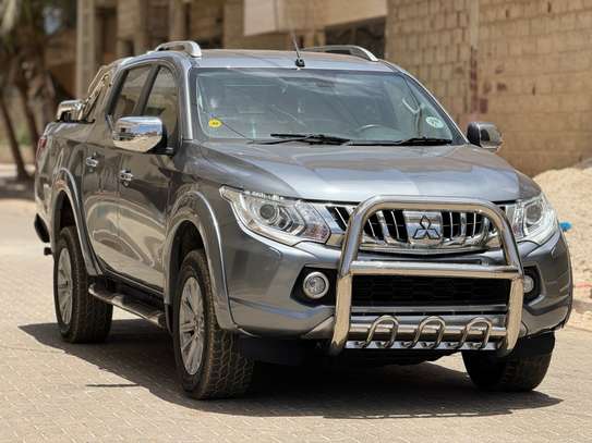 Mitsubishi L200 double cabine image 4