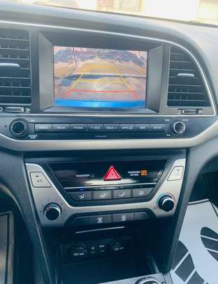 Hyundai élantra image 7