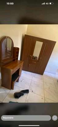 Armoire marron et blanc image 14