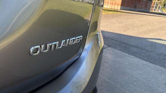 Mitsubishi Outlander image 14