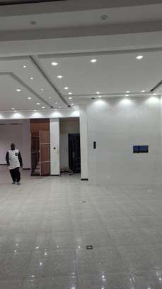 A loué un grand show toum de700m2 image 10