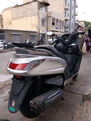 Yamaha majesty 400i image 4