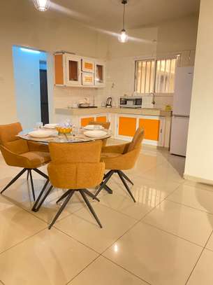 APPARTEMENT MEUBLE F4 A LOUER A DIAMNIADIO image 3