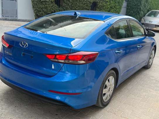 Hyundai Elantra Année 2017 image 2