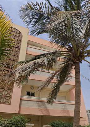 Appartement F4 lumineux à vendre cité Africa corniche image 3
