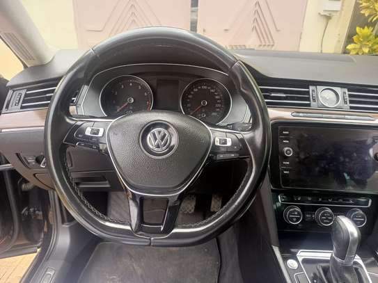 Volkswagen Passat Berline Noir confort et performance image 4