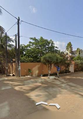 Villa 1000angle sise aux almadies à démolir ou à rénover image 1
