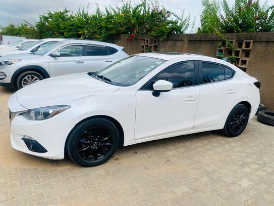 Mazda 3 S LINE image 2