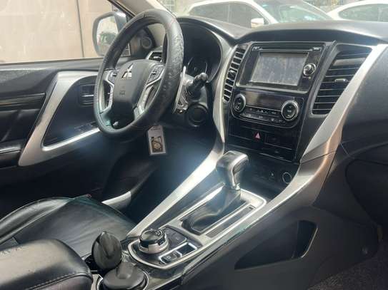 Mitsubishi Pajero sports image 3