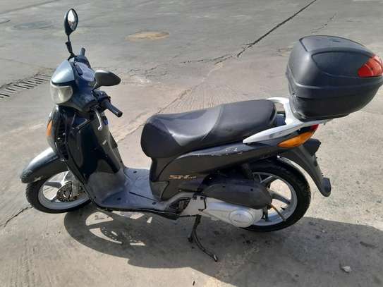 Yekh Gnak Moto Honda SH en très bon état. image 2
