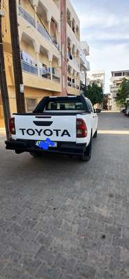 Location toyota hilux image 2