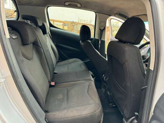 Peugeot 308 image 6