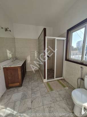 Ref_2779_SEY F4 en duplex vide à louer à Dakar Plateau image 7