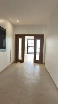 Appartement 3 chambres salon au Point E image 3