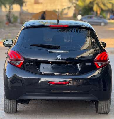 Peugeot 208 2016 image 5