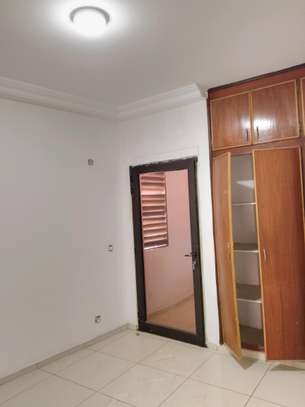 Appartement F4 haut standing à louer à Dakar plateau image 8