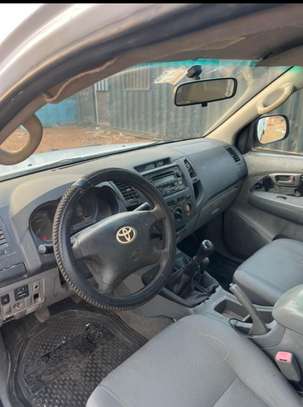 Toyota Hilux 2012 image 2