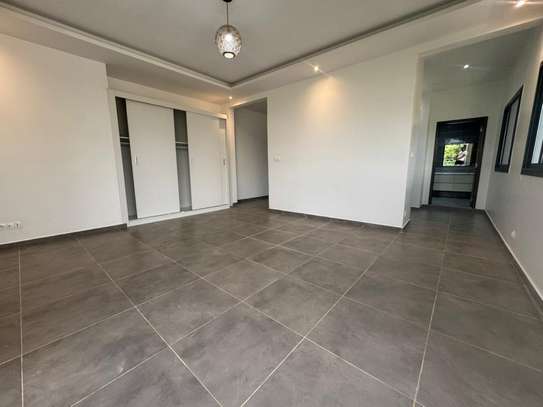 Appartement à coté de l'école américaine Fenêtre Mermoz image 6