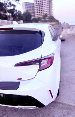 2020 Toyota Corolla SE HATCHBACK image 9