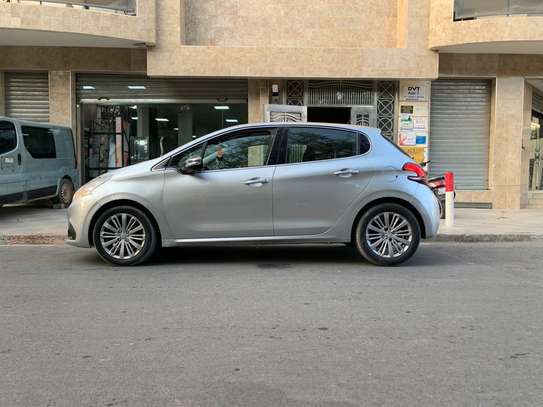 Peugeot 208 image 6