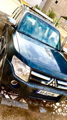 Mitsubishi pajero image 2