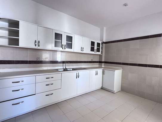 Appartement f4 en location en Almadies image 4