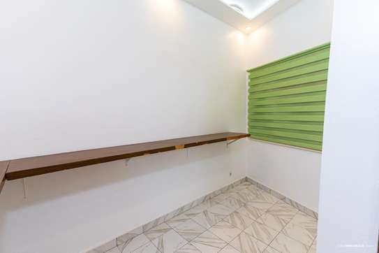 APPARTEMENT 5 CHAMBRES SALON MERMOZ 3 EME ETAGE image 12