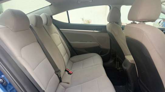 Hyundai Elantra image 7