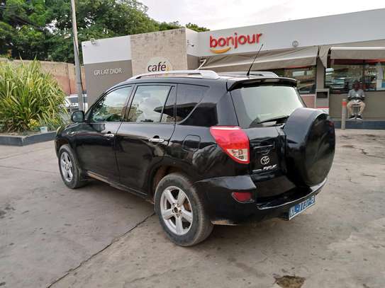 Toyota RAV4 image 7