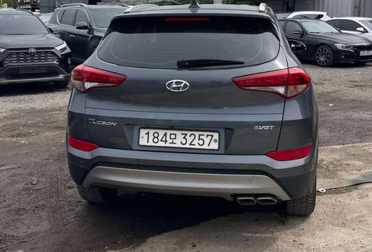 HYUNDAI TUCSON DIESEL image 6