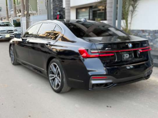 BMW series 740i image 4