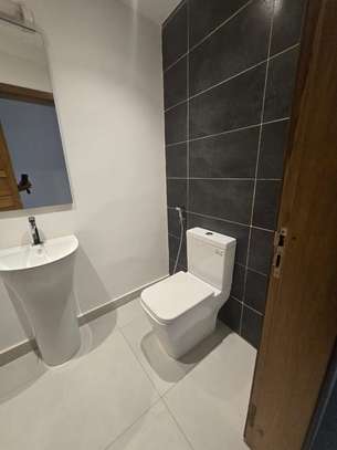 Appartement F4 vide vue sur mer à louer à Mermoz image 11